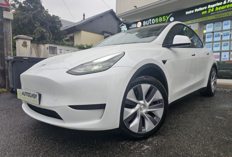 Tesla Model Y  Standard RWD 7900 km attelage origine 