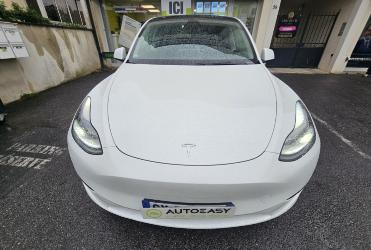 Tesla Model Y  Standard RWD 7900 km attelage origine 