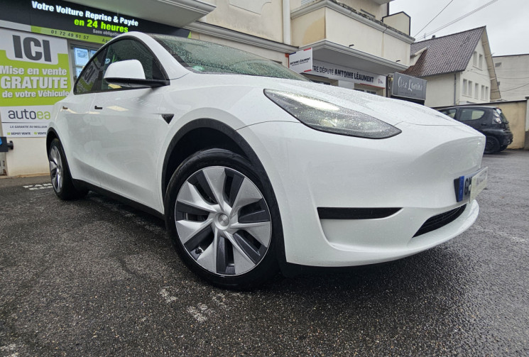 Tesla Model Y  Standard RWD 7900 km attelage origine 
