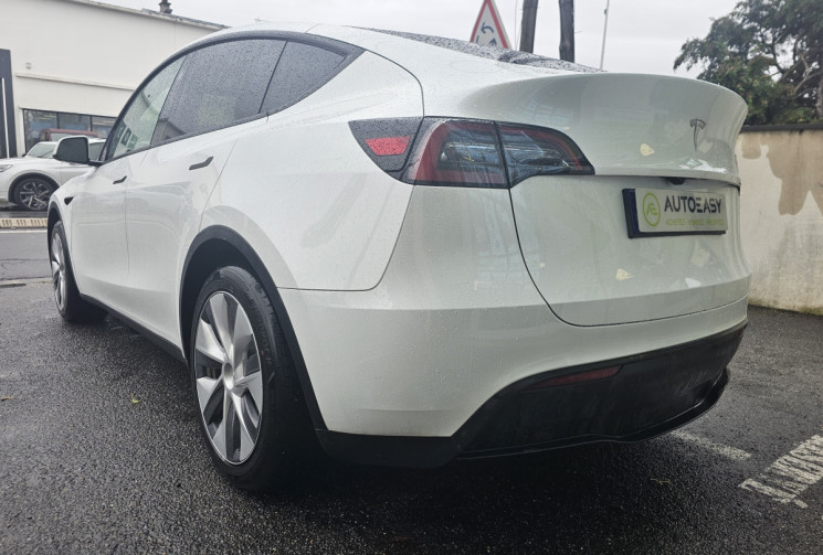 Tesla Model Y  Standard RWD 7900 km attelage origine 