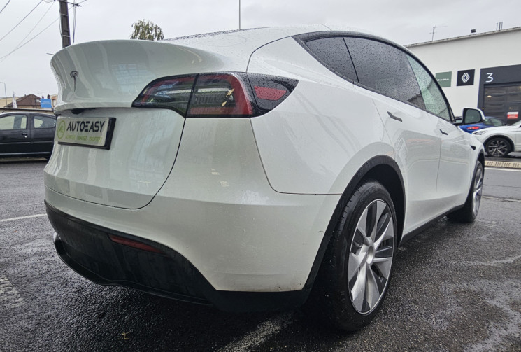 Tesla Model Y  Standard RWD 7900 km attelage origine 