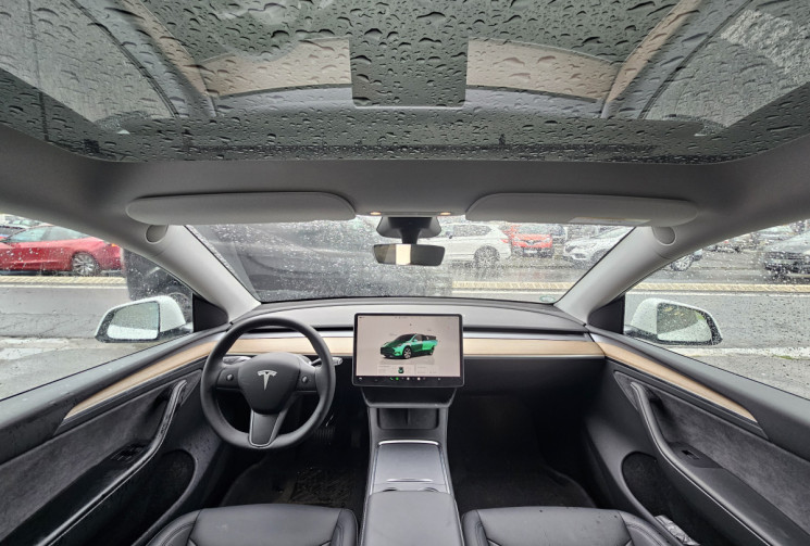 Tesla Model Y  Standard RWD 7900 km attelage origine 