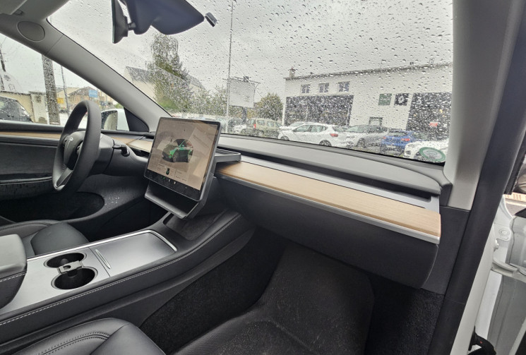 Tesla Model Y  Standard RWD 7900 km attelage origine 
