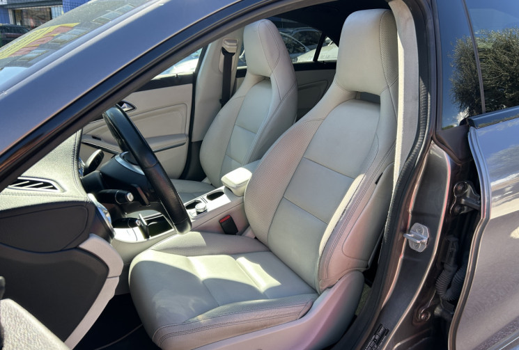 Mercedes CLA 220 CDI FASCINATION PACK AMG 170 Ch 7G-DCT * CUIR BEIGE * TOIT OUVRANT