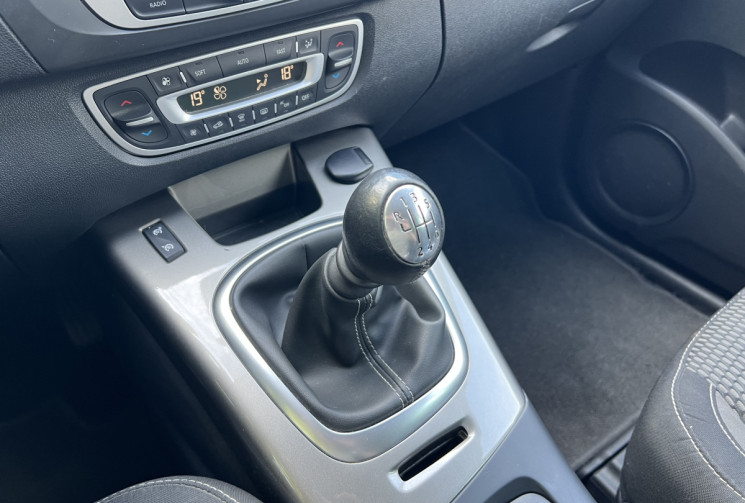 Renault Scénic XMOD 1.5 dCi 110 / 2ème Main / Distribution OK / Attelage / Radars AR / GPS / Keyless