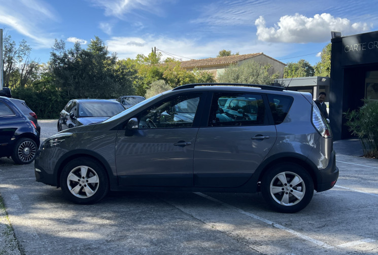 Renault Scénic XMOD 1.5 dCi 110 / 2ème Main / Distribution OK / Attelage / Radars AR / GPS / Keyless
