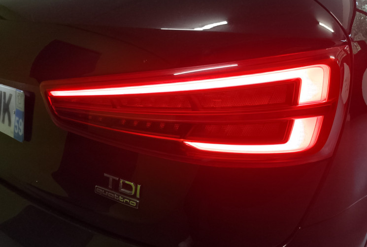 Audi Q3 2.0 TDI 150 S Line * Suivi Full Audi 
