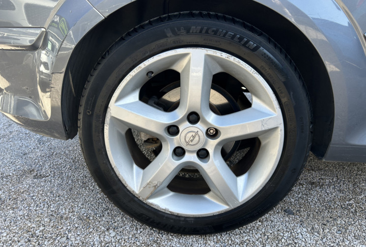 Opel Astra III GTC 2.0 T 170 Ch SPORT !! 1ER MAIN !!