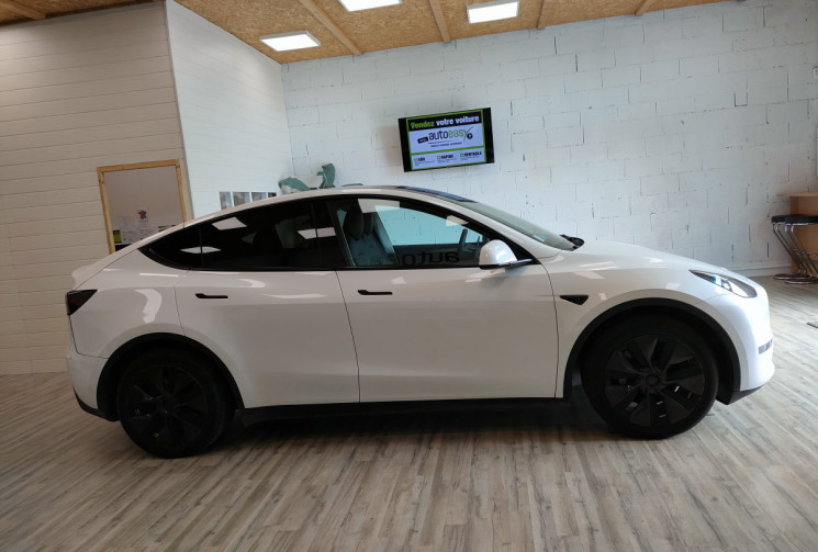 Tesla Model Y Long Range (grande autonomie) 347ch + Attelage + Wallbox + Autopilot 