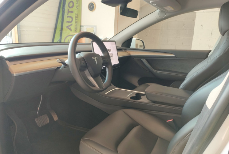 Tesla Model Y Long Range (grande autonomie) 347ch + Attelage + Wallbox + Autopilot 