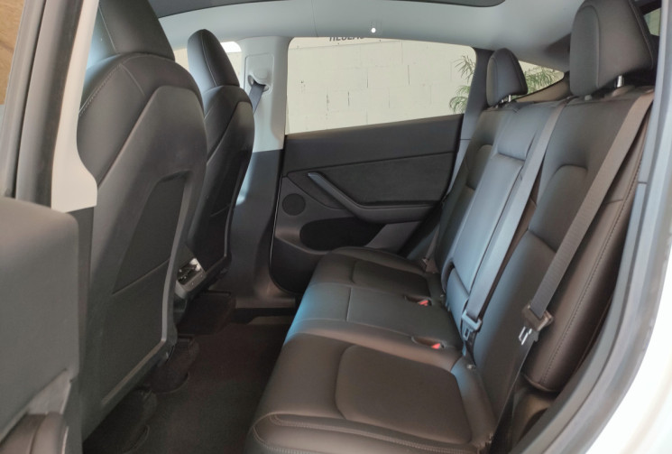 Tesla Model Y Long Range (grande autonomie) 347ch + Attelage + Wallbox + Autopilot 