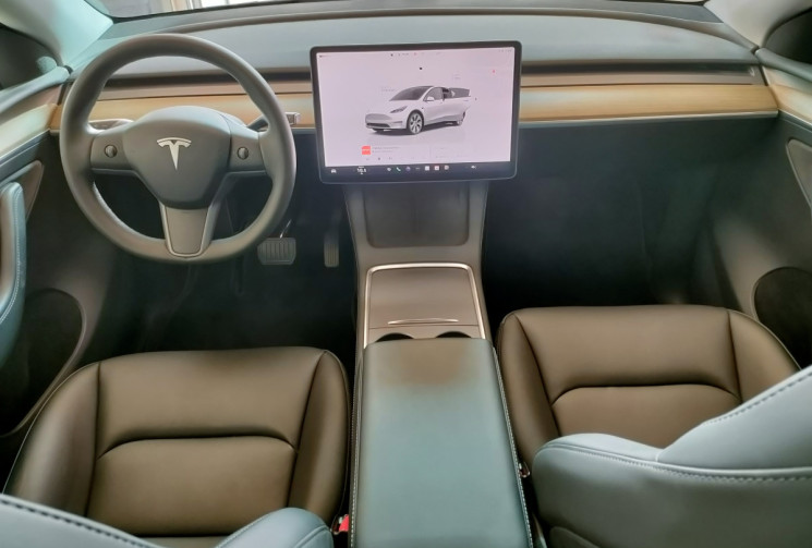 Tesla Model Y Long Range (grande autonomie) 347ch + Attelage + Wallbox + Autopilot 