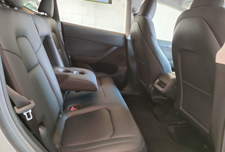 Tesla Model Y Long Range (grande autonomie) 347ch + Attelage + Wallbox + Autopilot 