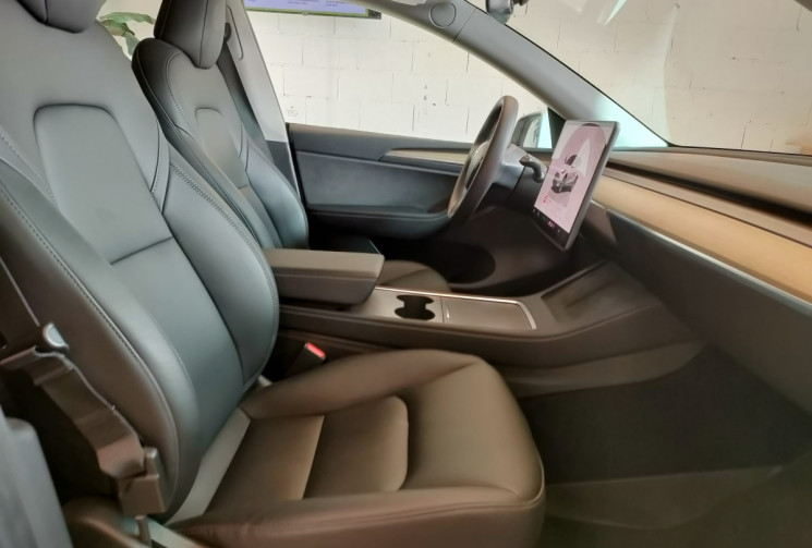 Tesla Model Y Long Range (grande autonomie) 347ch + Attelage + Wallbox + Autopilot 