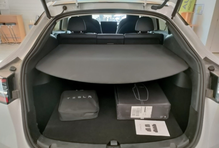 Tesla Model Y Long Range (grande autonomie) 347ch + Attelage + Wallbox + Autopilot 