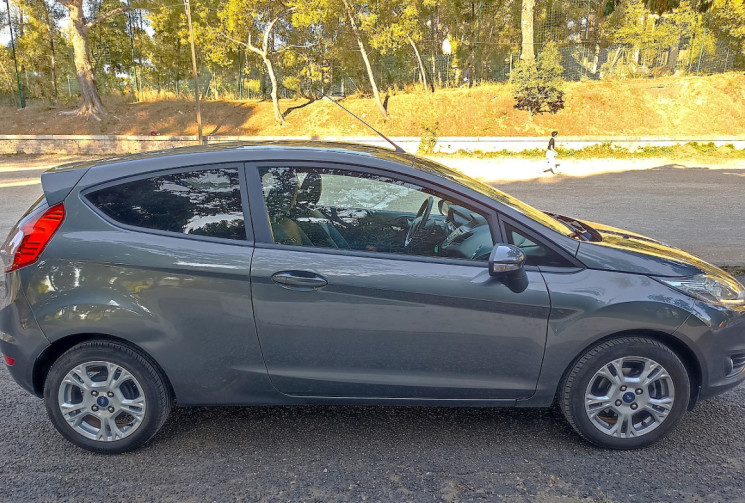 Ford Fiesta VI (2) 3 portes 1.0 EcoBoost 100 cv - Clim - Bluetooth - Régulateur - Radars