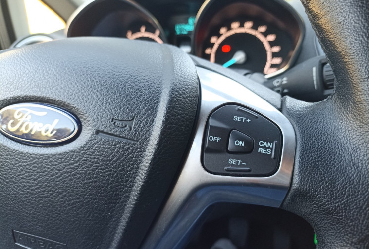 Ford Fiesta VI (2) 3 portes 1.0 EcoBoost 100 cv - Clim - Bluetooth - Régulateur - Radars