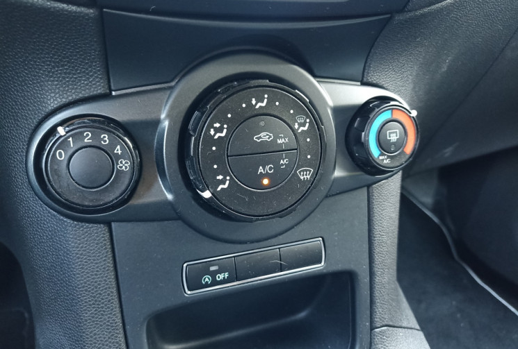 Ford Fiesta VI (2) 3 portes 1.0 EcoBoost 100 cv - Clim - Bluetooth - Régulateur - Radars