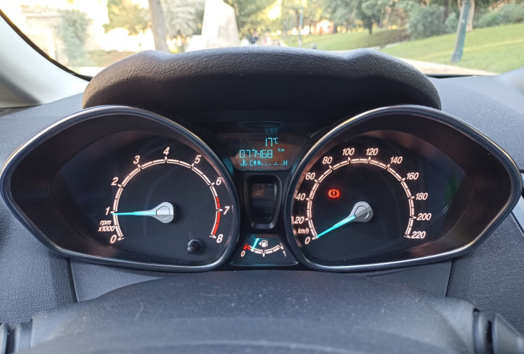 Ford Fiesta VI (2) 3 portes 1.0 EcoBoost 100 cv - Clim - Bluetooth - Régulateur - Radars