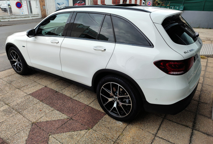 Mercedes GLC Phase 2 300e 4MATIC 9G-TRONIC 211 cv AMG LINE