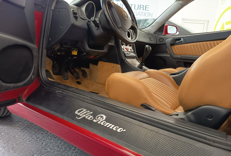 Alfa Romeo GTV 916 PHASE 2 2.0 TWIN SPARK 155CV MECANIQUE RESTAUREE SELLERIE CUIR Alfa Romeo GTV 916 PHASE 2 2.0 TWIN SPARK 155CV MECANIQUE RESTAUREE SELLERIE CUIR