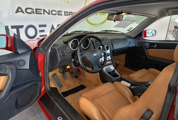 Alfa Romeo GTV 916 PHASE 2 2.0 TWIN SPARK 155CV MECANIQUE RESTAUREE SELLERIE CUIR Alfa Romeo GTV 916 PHASE 2 2.0 TWIN SPARK 155CV MECANIQUE RESTAUREE SELLERIE CUIR