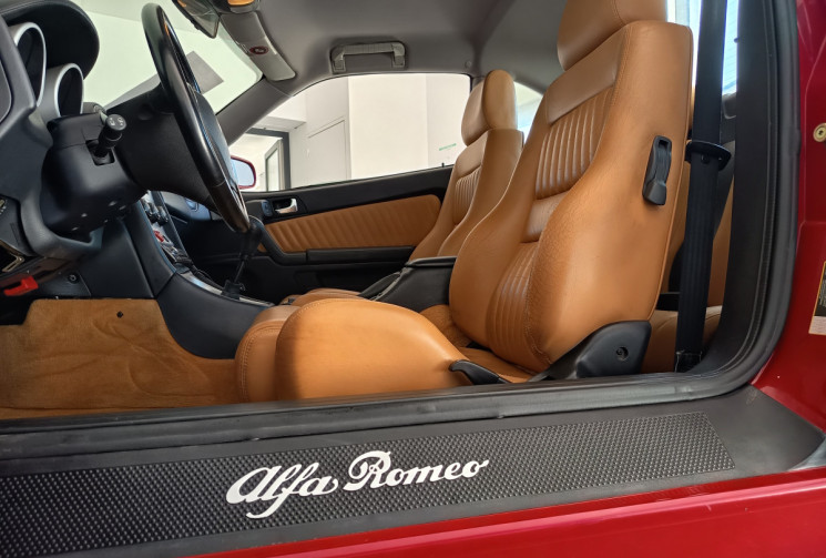 Alfa Romeo GTV 916 PHASE 2 2.0 TWIN SPARK 155CV MECANIQUE RESTAUREE SELLERIE CUIR Alfa Romeo GTV 916 PHASE 2 2.0 TWIN SPARK 155CV MECANIQUE RESTAUREE SELLERIE CUIR