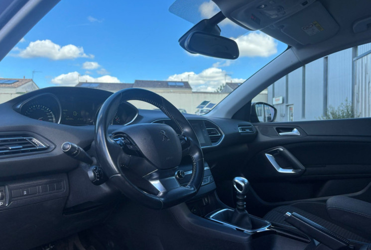 Peugeot 308 SW SW PH II 1.2 THP 110 cv / GPS / CAMERA RECUL / DISTRI NEUVE / GARANTIE 12 MOIS  