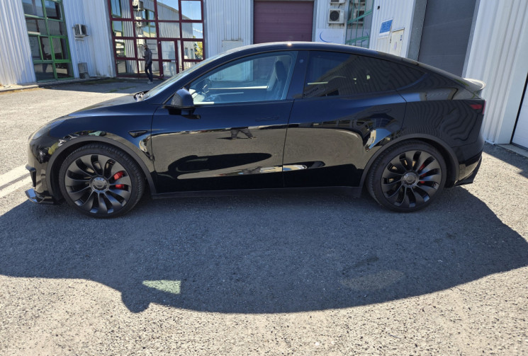 Tesla Model Y Performance AWD 534 cv dual motor * Autopilot amélioré FSD* Finition carbone* Yoke*  