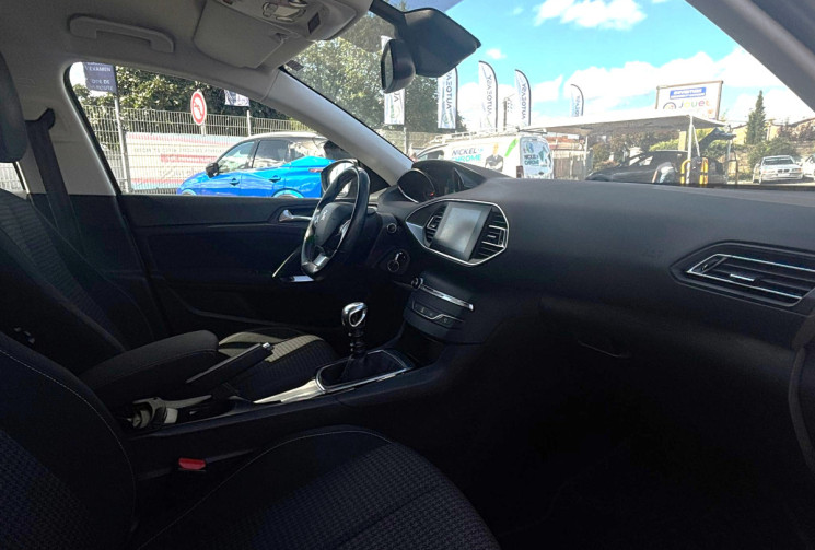 Peugeot 308 SW SW PH II 1.2 THP 110 cv / GPS / CAMERA RECUL / DISTRI NEUVE / GARANTIE 12 MOIS  