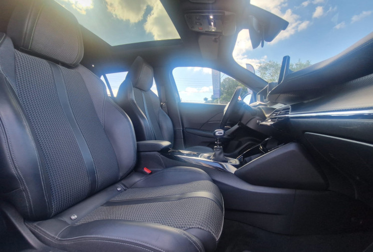 Peugeot 2008 II 1.5 BLUEHDI 16V 102 GT LINE / TOIT OUVRANT / TRES BON ETAT / GARANTIE 12 MOIS