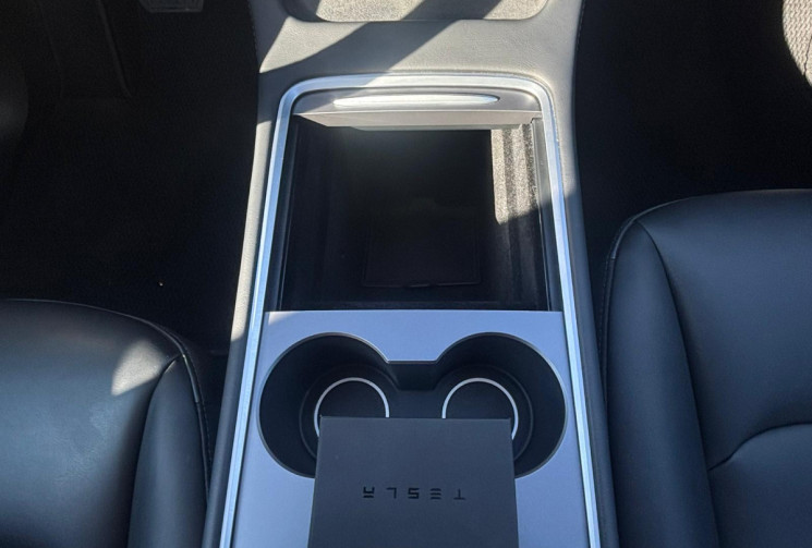 Tesla Model Y   LONG RANGE AWD 396 / GRANDE AUTONOMIE / BON ETAT / GARANTIE 12 MOIS