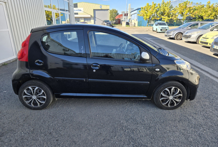 Peugeot 107 PHASE 2 1.0i - 12V URBAN MOVE * 1 ERE MAIN * EMBRAYAGE NEUF * ENTRETIEN A JOUR *