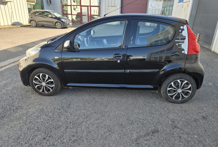 Peugeot 107 PHASE 2 1.0i - 12V URBAN MOVE * 1 ERE MAIN * EMBRAYAGE NEUF * ENTRETIEN A JOUR *