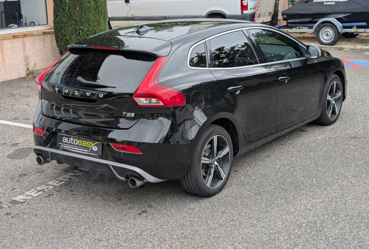 Volvo V40 T2 122 ch R-Design / Ethanol