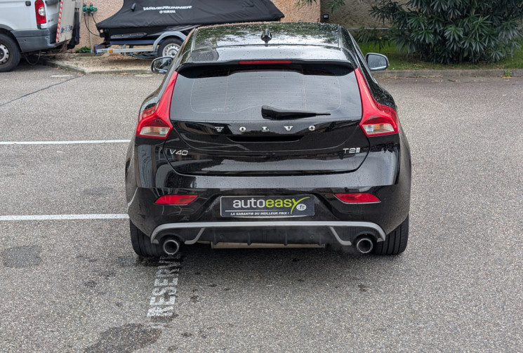 Volvo V40 T2 122 ch R-Design / Ethanol