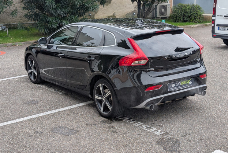 Volvo V40 T2 122 ch R-Design / Ethanol