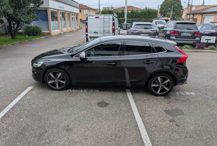 Volvo V40 T2 122 ch R-Design / Ethanol