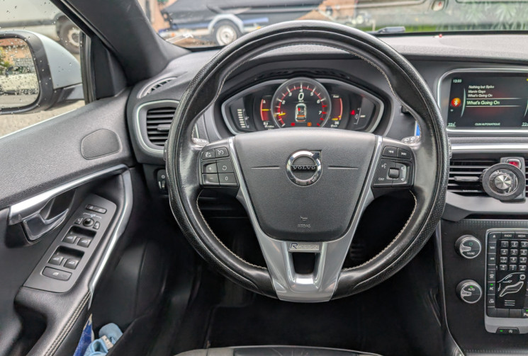 Volvo V40 T2 122 ch R-Design / Ethanol