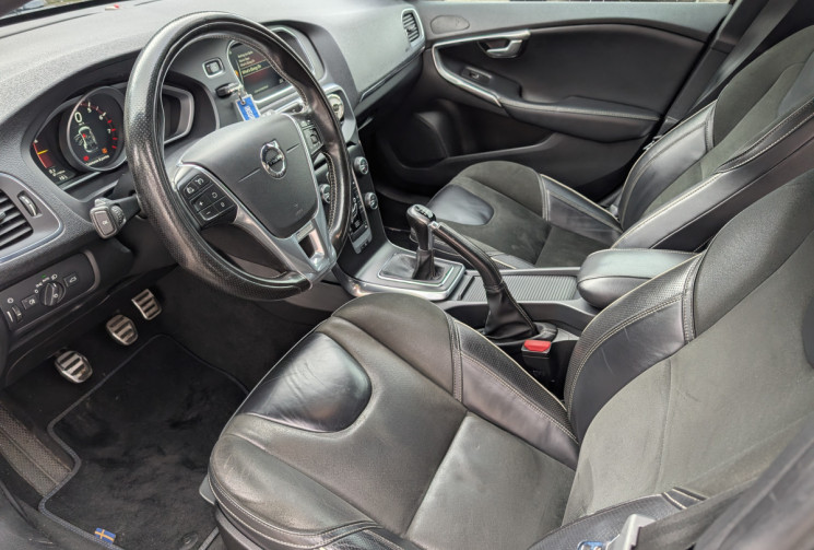 Volvo V40 T2 122 ch R-Design / Ethanol