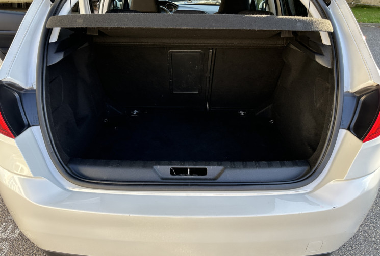 Peugeot 308 1.2 Puretech 130 ch Allure EAT6 5p / Courroie neuve chez Peugeot / Entretien à jour