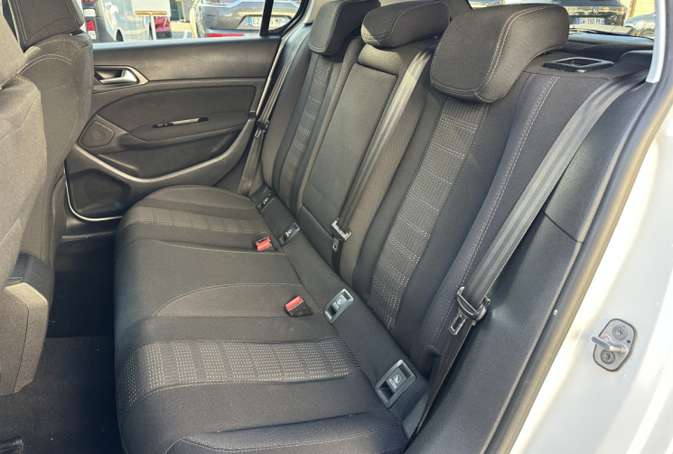 Peugeot 308 1.2 Puretech 130 ch Allure EAT6 5p / Courroie neuve chez Peugeot / Entretien à jour