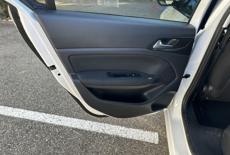 Peugeot 308 1.2 Puretech 130 ch Allure EAT6 5p / Courroie neuve chez Peugeot / Entretien à jour