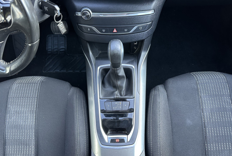 Peugeot 308 1.2 Puretech 130 ch Allure EAT6 5p / Courroie neuve chez Peugeot / Entretien à jour