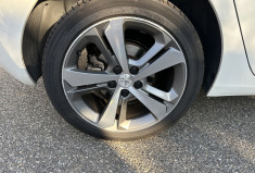 Peugeot 308 1.2 Puretech 130 ch Allure EAT6 5p / Courroie neuve chez Peugeot / Entretien à jour