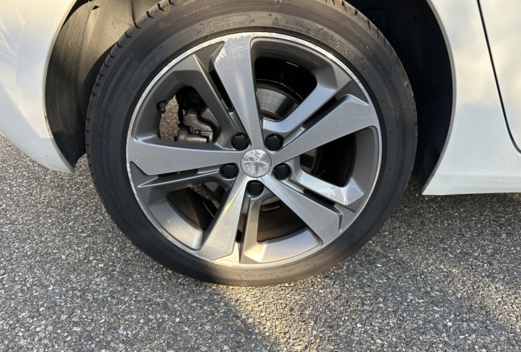 Peugeot 308 1.2 Puretech 130 ch Allure EAT6 5p / Courroie neuve chez Peugeot / Entretien à jour