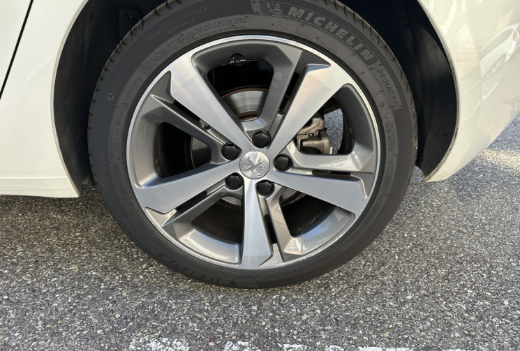 Peugeot 308 1.2 Puretech 130 ch Allure EAT6 5p / Courroie neuve chez Peugeot / Entretien à jour