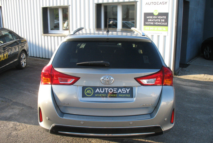 Toyota AURIS SW  (2) 124 D-4D Dynamic