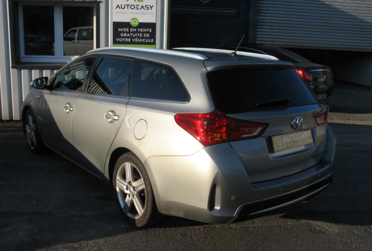 Toyota AURIS SW  (2) 124 D-4D Dynamic