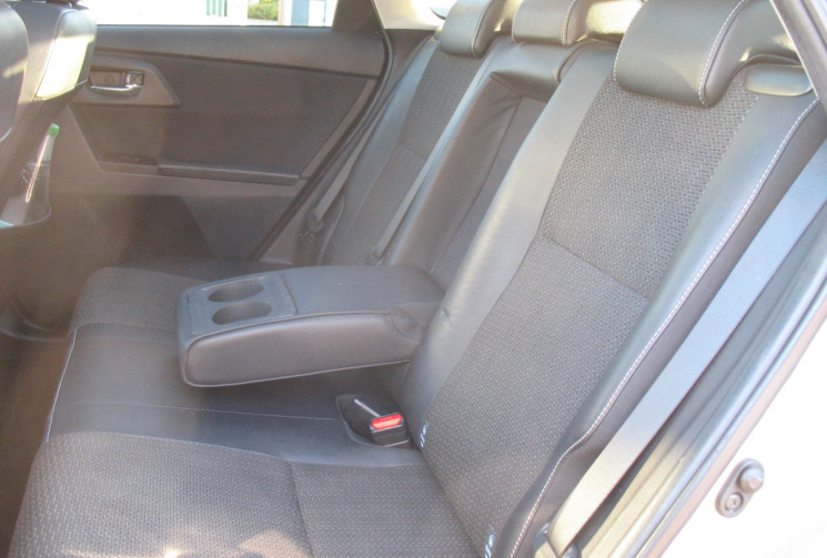 Toyota AURIS SW  (2) 124 D-4D Dynamic